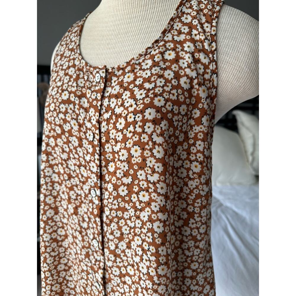CAbi floral button-front top, size large - Picture 3 of 11